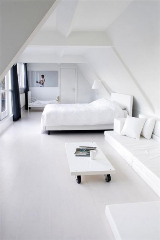 Makuuhuoneen minimalistinen ja tyylikäs sisustus ullakolla