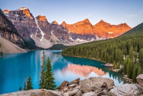 Kaunis panoraamakuva Calgarystä yöllä