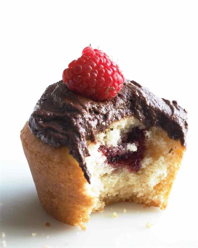 Suklaa Vadelma Cupcakes Topping Resepti Leivonta Tart resepti Ideoita