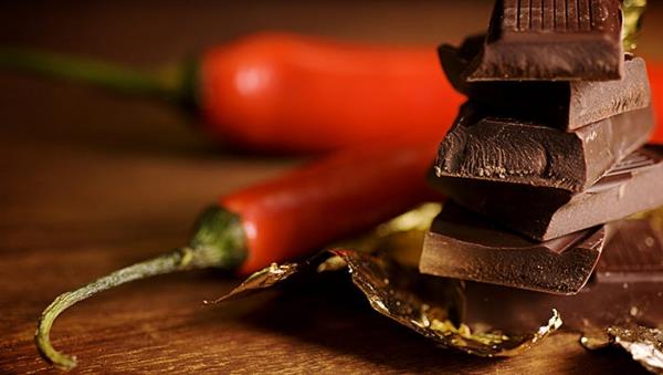 Suklaapähkinäkeksejä chilillä - täydellinen resepti rakkaussuklaata ja chili -paprikaa vastaan