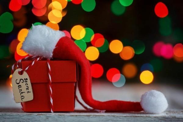 Roskatontut huolehtivat joulubileistä ja vaihtavat hauskoja roskalahjoja