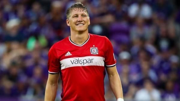 Schweinsteiger päättää ammattiuransa koskettavan viestin Twitterissä intohimoisten pelaajien suosikki