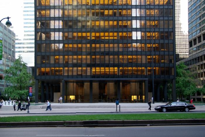 Seagram -rakennus New Yorkissa Ludwig Mies van der Rohe