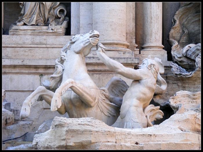 Nähtävyyksiä Italiassa Nähtävyyksiä Italiassa Fontana di Trevin veistos