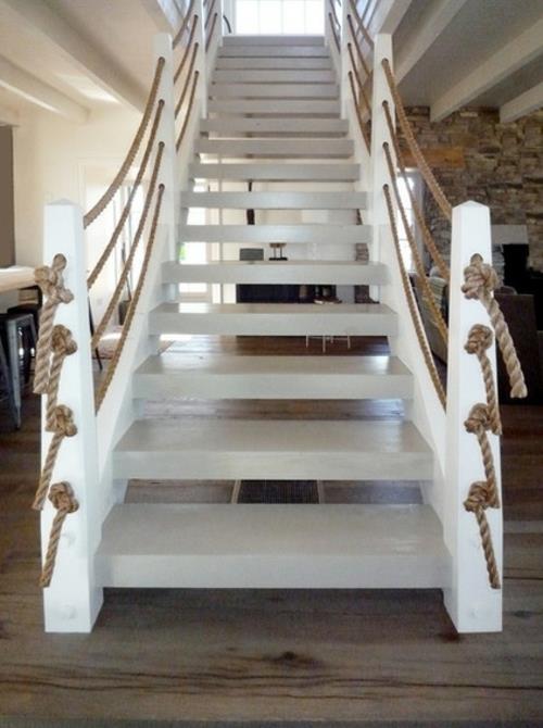 Köysikoriste sopii jokaisen huoneen portaiden kaiteisiin valkoisina