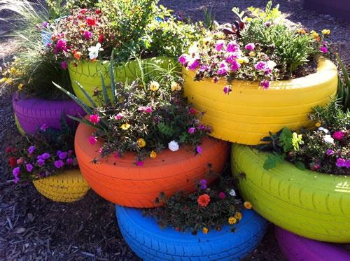 puutarhan suunnittelu värikkäät renkaat kotitekoinen puutarhan sisustus DIY