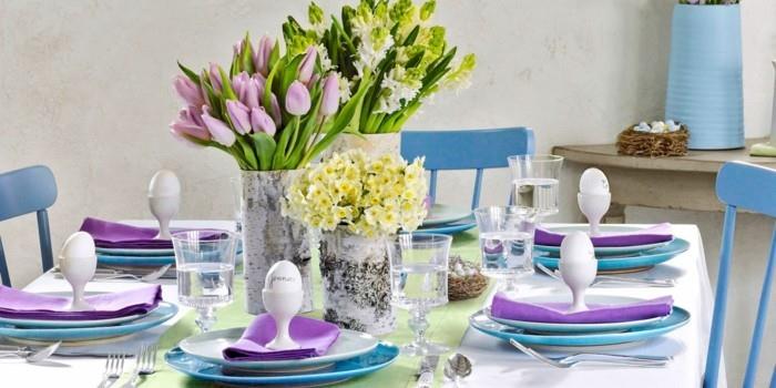 Kotitekoinen lautanen pääsiäiseksi valkoisilla ja violetilla väreillä