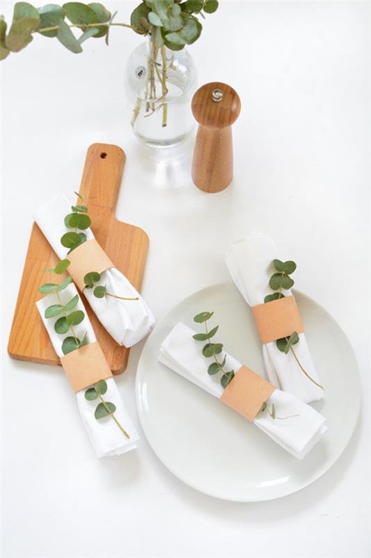 Tinker -lautasliinarenkaat jouluksi - tyylikkäitä ideoita ja ohjeita juhlapöydän sisustamiseen minimalistinen moderni sisustus eukalyptuslehdillä