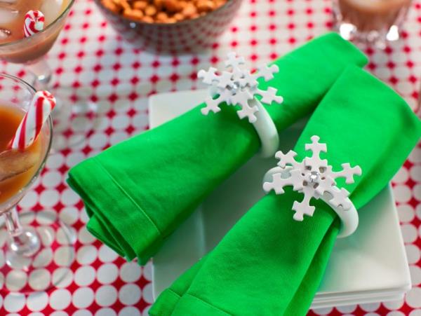 Tinker -lautasliinarenkaat jouluksi - tyylikkäitä ideoita ja ohjeita juhlapöydän koristeluun lumihiutaleista