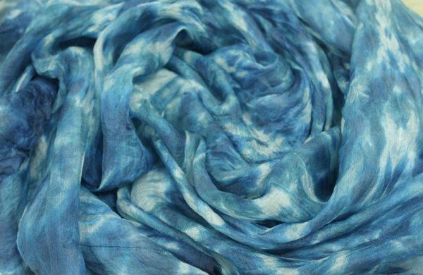 Shibori -tekniikka - eri siniset sävyt