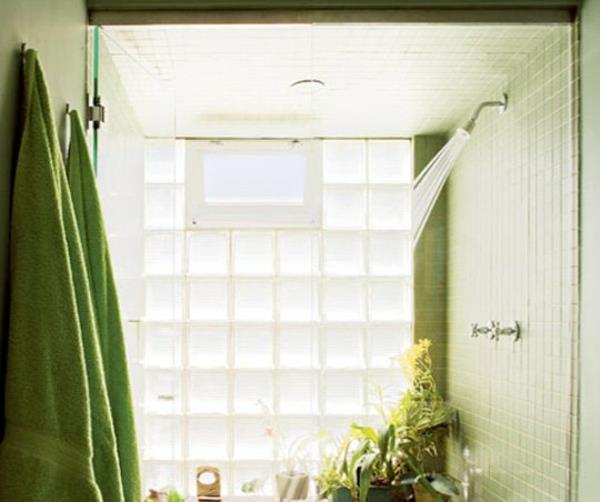 Yksityisyyden suoja kylpyhuoneen ikkunoille raikas vihreä ratkaisu