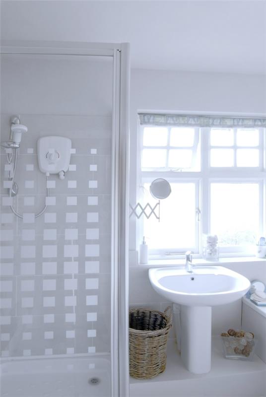 Kylpyhuoneen ikkuna kirkas yksityisyysnäyttö design -pesuallas