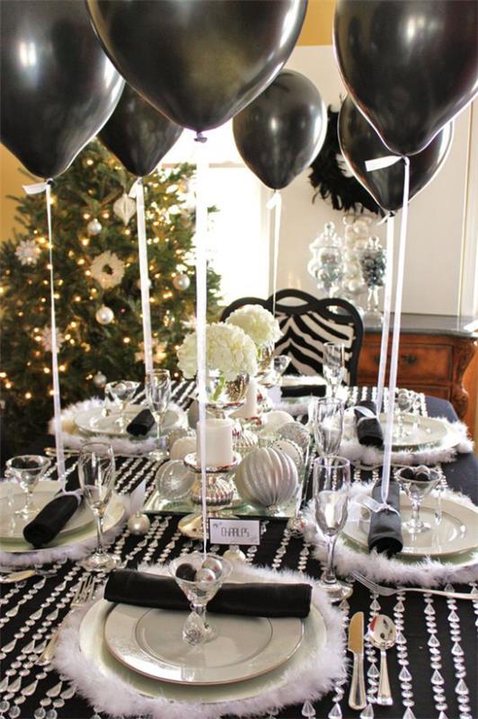 Juhli uudenvuodenaattoa kotona Uudenvuodenaaton juhla luovia koristeideoita mustat ilmapallot paljon kiiltoa ja kimallusta