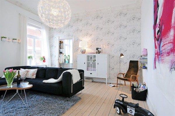Skandinaavinen olohuone suunnittelee lumoavan vaikutelman mustan sohvan