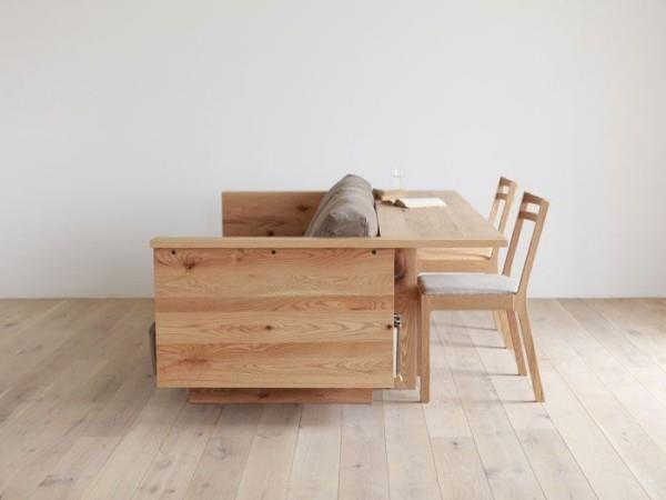 Sohva, jossa on integroitu pöytä, kirjoituspöytä, puurunko
