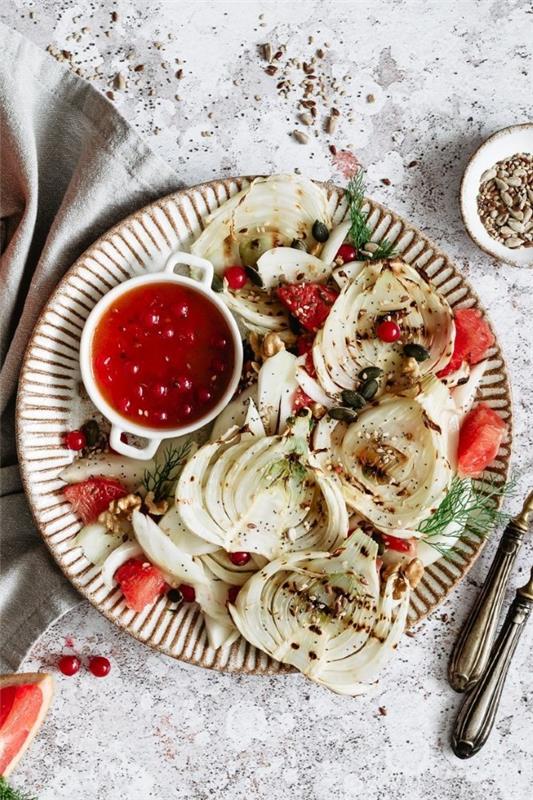 Kesäsalaatit grillattavaksi ja nautittavaksi - herkullisia ja terveellisiä reseptiideoita fenkolimarjasalaatti