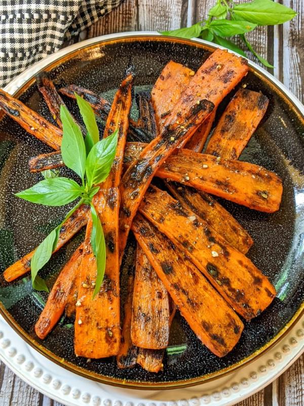 Kesäsalaatit grillattavaksi ja nautittavaksi - herkullisia ja terveellisiä reseptiideoita porkkana porkkanat grilli herkullinen