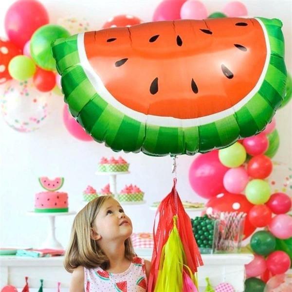 Kesäjuhlien sisustusideoita puutarhajuhlien ilmapalloja vesimeloni