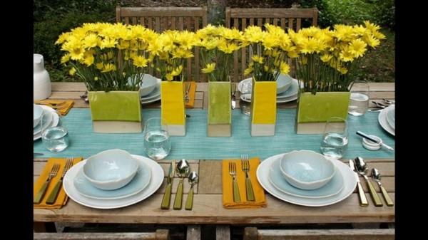 Kesäjuhlien sisustusideoita puutarhajuhlat kattaa pöydän koristamaan keltaisena