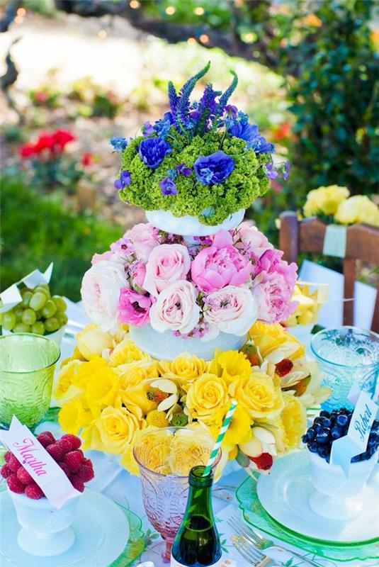Kesäjuhlien koristelu värikkäitä puutarhaideoita pöytäkoristeita kukka maljakko