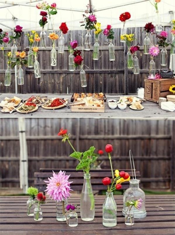 Kesäjuhlat värikkäitä puutarhaideoita pöytäkoristeet kukka maljakko läpinäkyvä