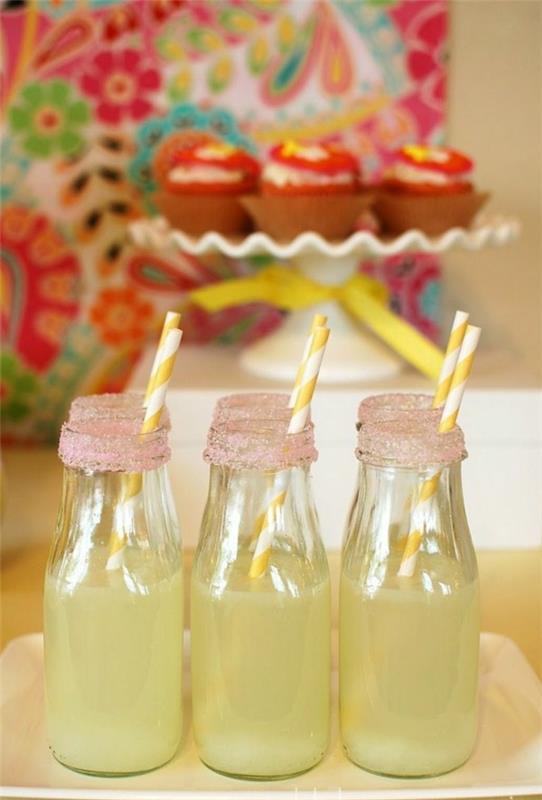 Kesäjuhlien sisustus värikkäitä puutarhaideoita pöytäkoristeita tuoretta limonadia
