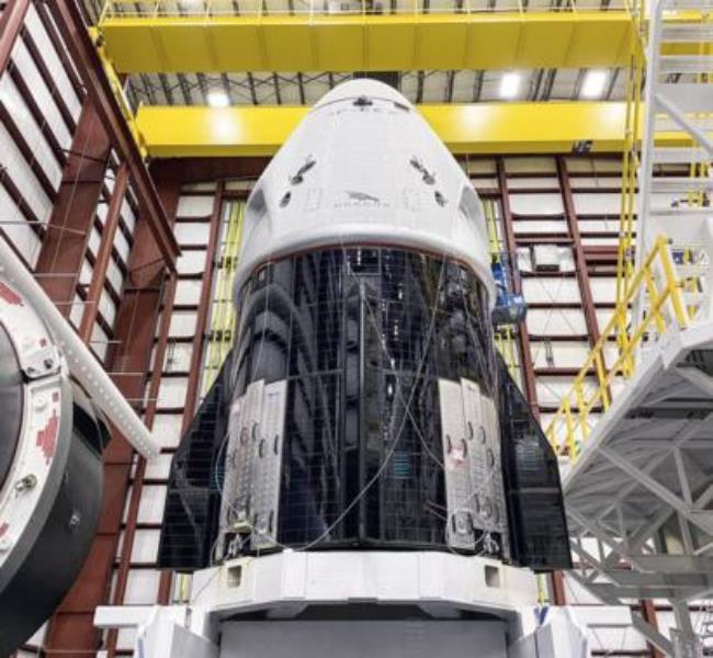 SpaceX Falcon-9 -raketti valmis ensimmäiseen miehitettyyn lentoon ISS: lle
