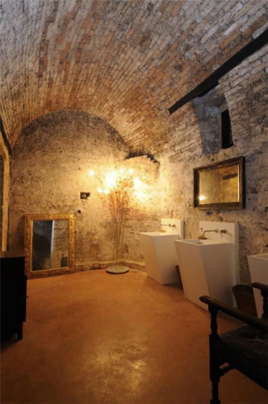 Kivet kylpyhuoneessa kaikissa kiviseinissä on hyvä valaistus tunne kuin olisit luolassa, jossa on ylellisiä yksityiskohtia