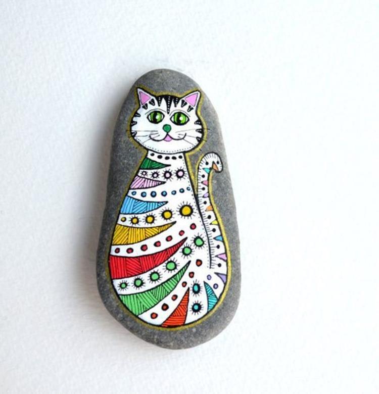 Maalaa kivet värikkäitä kissa -käsitöitä kivillä