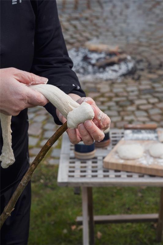 Stick leipä resepti ideoita täydellinen nuotio kääri taikina ympärille tikku resepti
