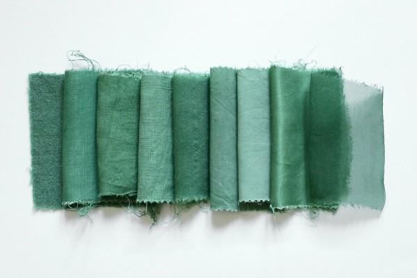 Kankaan värjäys Tekstiilien värjäys Vaatteiden värjäys saadakseen kylläisen vihreän värin