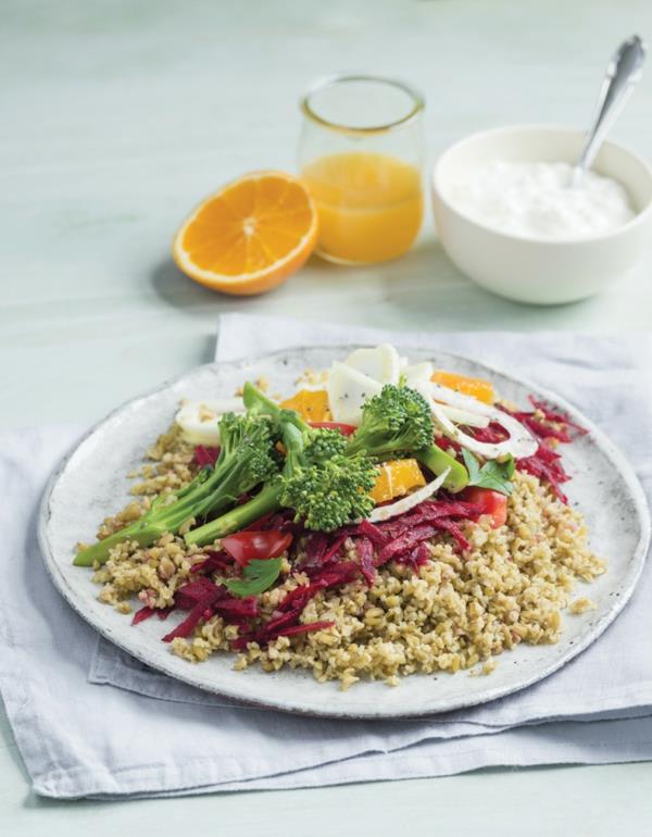 Superfood freekeh viljasalaatti terveellinen ruoka