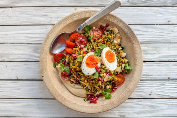 Superruoka Freekeh -viljasalaatti