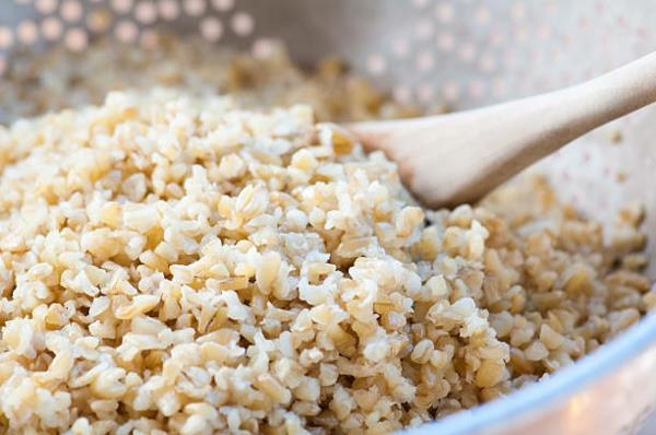 Superfood -freekeh -viljan, kuten riisin, kypsentäminen