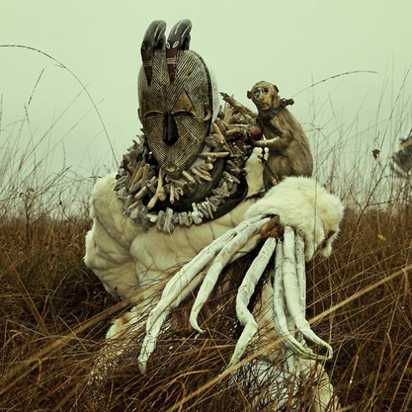 Surrealismi-kuvat-ja-ominaisuudet-apina