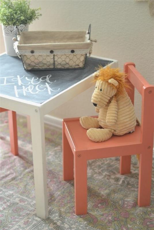 Liitutaulu väri lastenhuone huonekalut pöytä lasten tuoli lelu pehmolelu