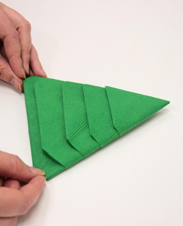 Joulukuusi lautasliinat taitto paperi lautasliina ohjeet askel askeleelta
