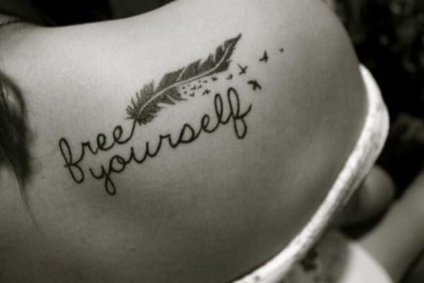 Tatuointikirjoitukset tatuointi -sanonnat vapauttavat itsesi
