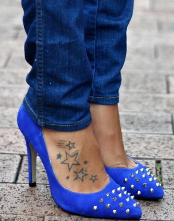 Tatuointitähdet naisten jalka