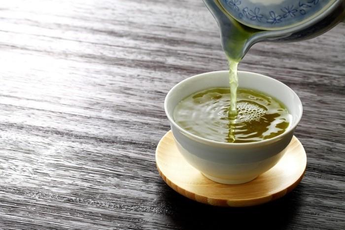 Teekuppi vihreää teetä laihduttava aine