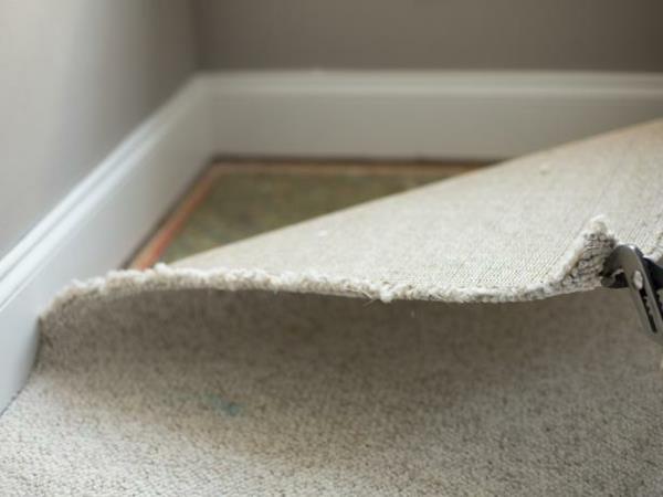 Poista mattojen suojausohjeet
