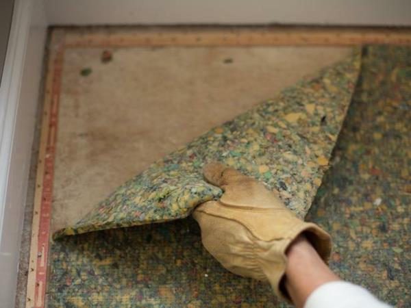Poista mattojen materiaalit