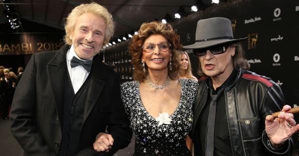 Thomas Gottschalk Bambi Awards 2018 -tapahtumassa Sophia Lorenin ja Udo Lindenbergin kanssa