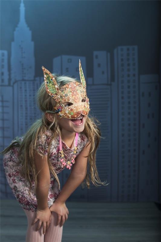 Tinker -eläinnaamarit lasten kanssa karnevaaleille - luovia ideoita ja yksinkertaisia ​​ohjeita kanityttö värikäs