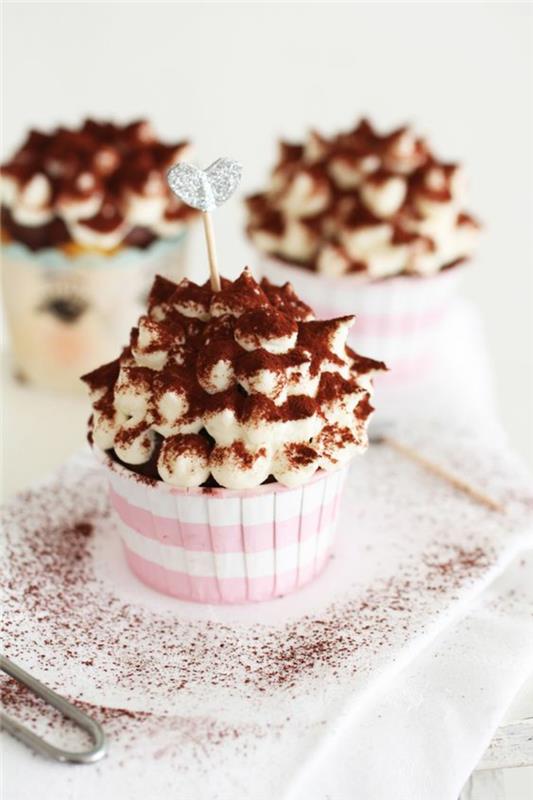 Yksinkertaisesti leipoa tiramisu cupcakes resepti