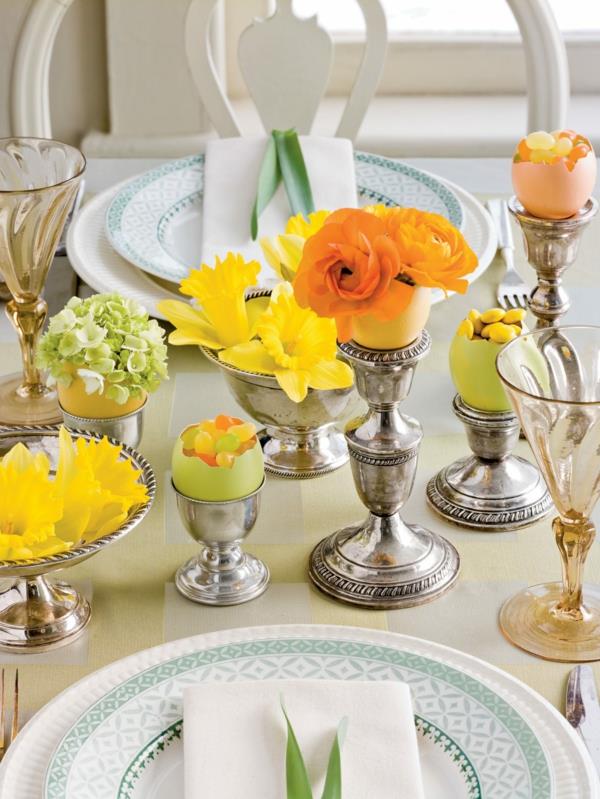 Pöytäkoristeet pääsiäisen pääsiäispöytään Kattaa pöytä ´Vinkkejä kynttilänjalat