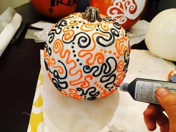 Hauskoja ja helppoja DIY Halloween -koristeita Miss Bizi Bee miten tehdä paperimashe -halloween -koristeita
