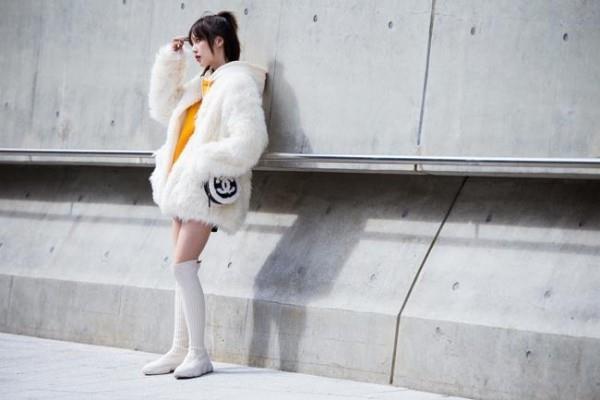 Upea valkoinen takki - muodin trendit Katumuoti