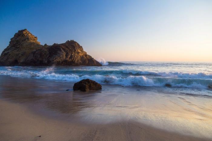 Maailman 5 kauneinta rantaa Pfeifer Beach California on matkailun harrastajan unelmakohde