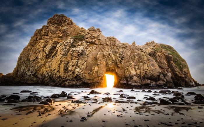 Maailman 5 kauneinta rantaa Pfeiffer Beach California Rock surffaa kuin katedraali